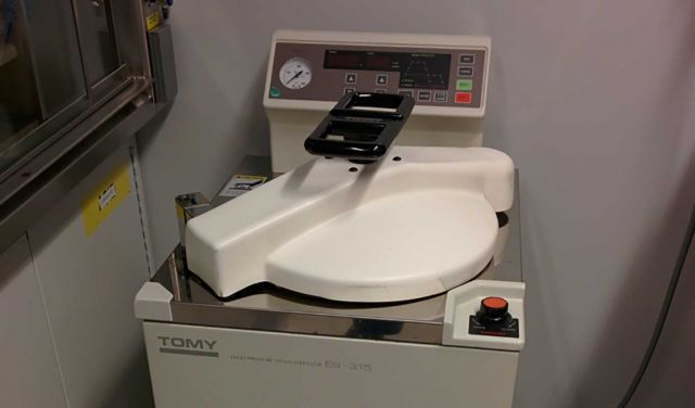 Tomy ES-315 Autoclave