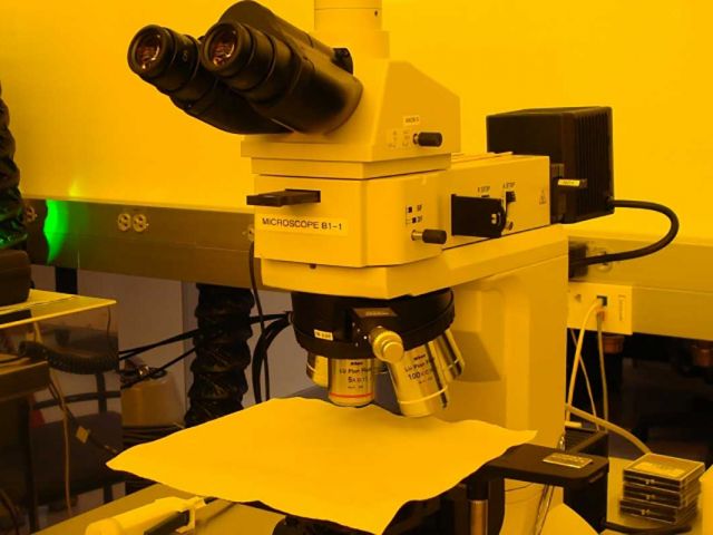 Nikon Eclipse LV100 Microscope