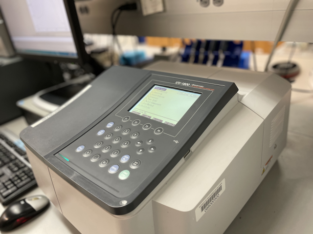 Shimadzu UV-1800 UV/VIS spectrophotometer